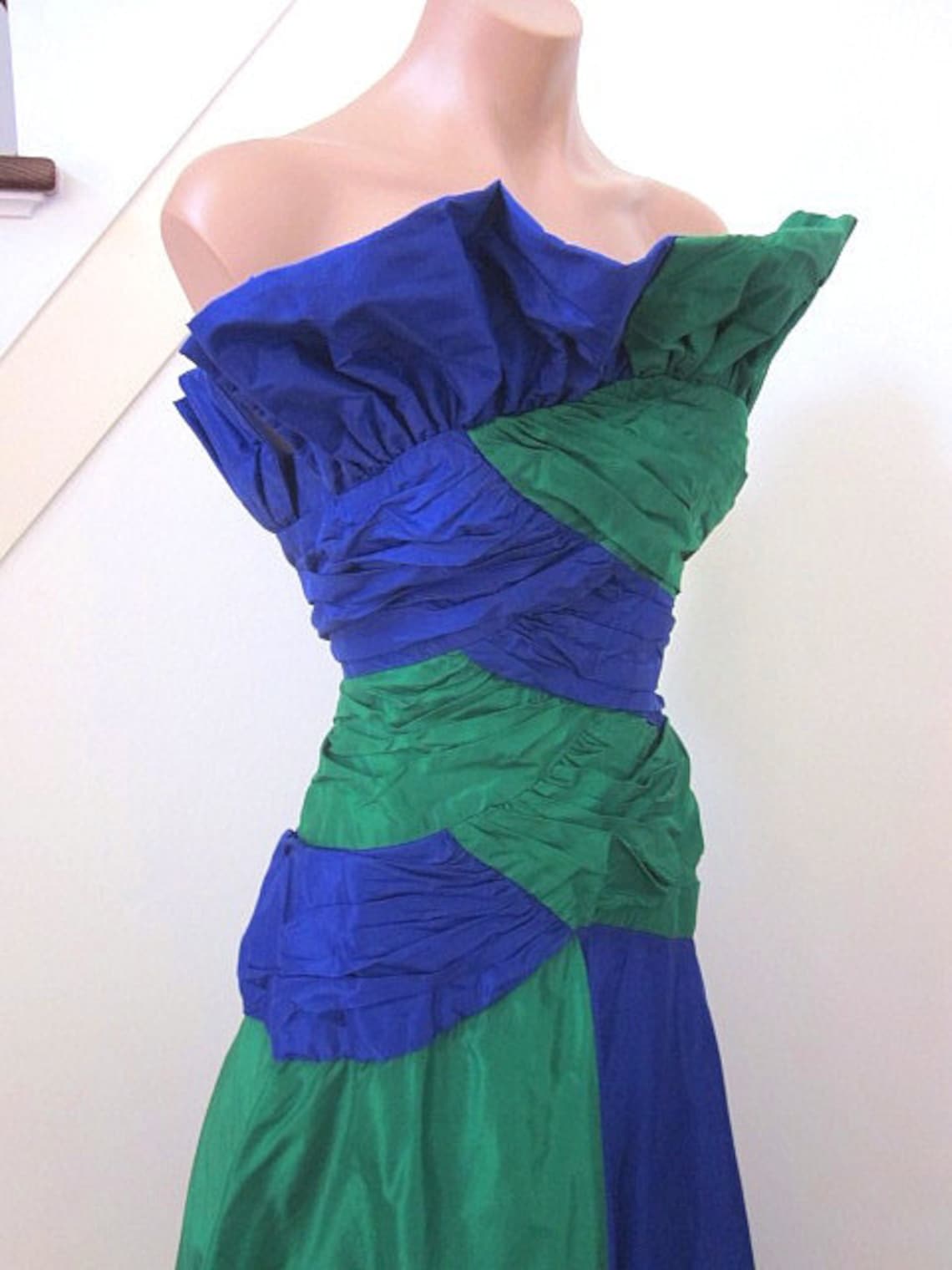 Vintage 1970s-80s dark blue taffeta gown