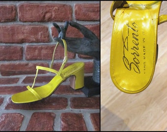 Sorrento Sandals / Vintage Hand Made Italian Sandals / 70s Italian Hand Made Sandals / 70s yellow shoes / fits 6M / 70s Italian Shoes