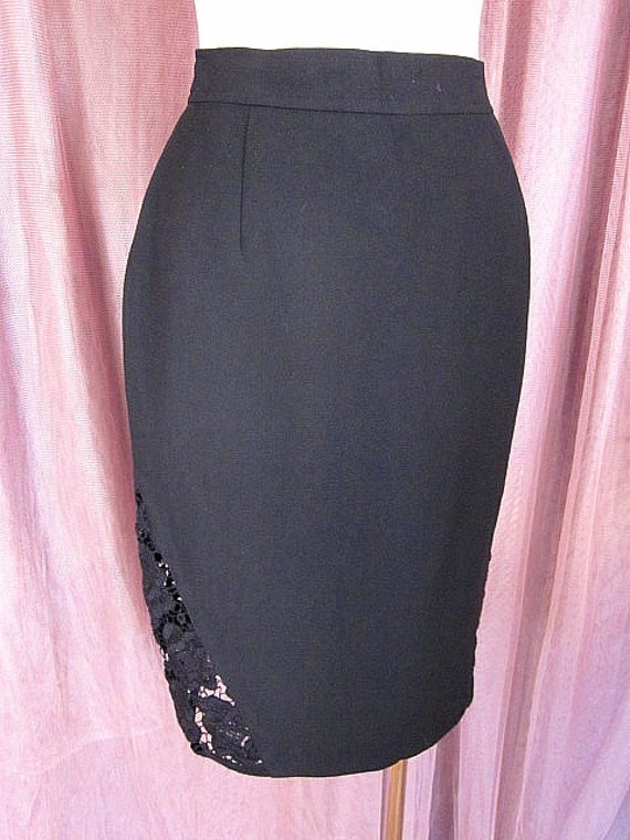 VALENTINO Vintage Skirt // Black Lace on Crepe //… - image 5