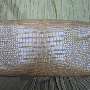 Alligator Embossed Oversized Clutch / Vintage 80s whipstitch purse / Mock croc leather clutch / vintage tan alligator emb clutch image 4