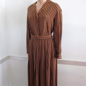 Perry Ellis Portfolio / fits S Sz 6 petite / vintage Perry Ellis / Perry Ellis Dress / Perry Ellis suit / Crinkle Silk Stripe image 2