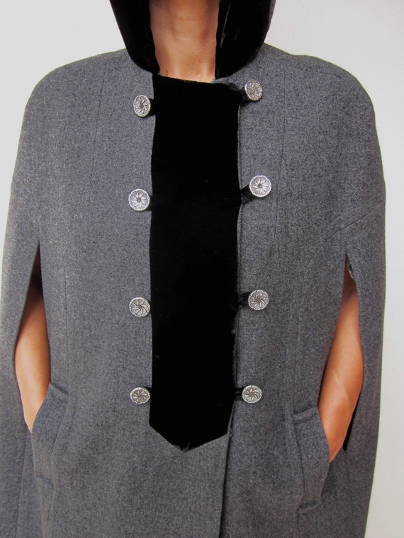 Victorian Inspired Vintage Wool and Velvet Cape /… - image 6