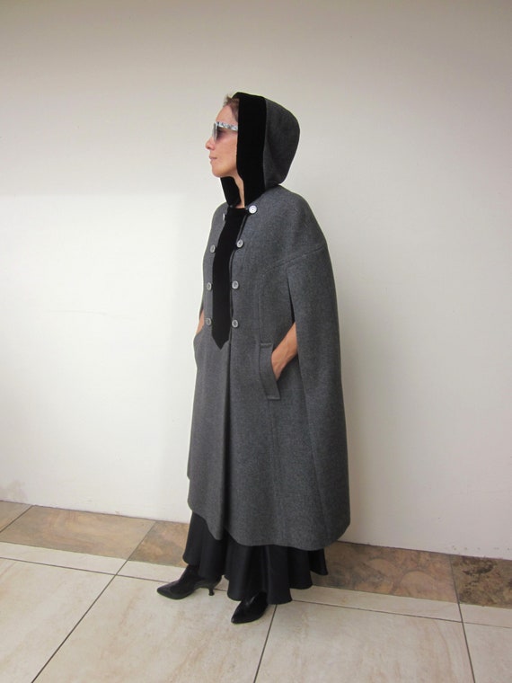 Victorian Inspired Vintage Wool and Velvet Cape /… - image 5