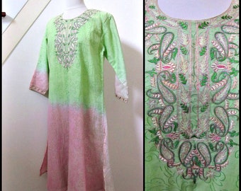 Vintage Caftan / Vintage caftan bordado / se ajusta S-M / Ombre Caftan / caftán rosa y verde / caftán rosa / caftán verde