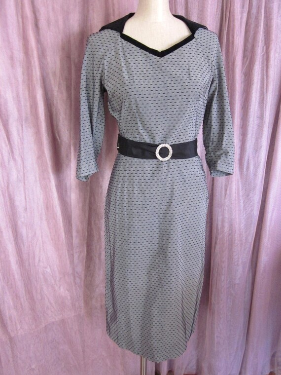 Vintage 40s Flocked Dress // fits S // 1940s wigg… - image 2