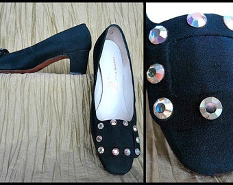 MOD 60s Pilgrim Shoes // JOSEPH Diminuettes // fits 6AA // Aurora Borealis Buckle // Navy Blue Pumps // vintage 1960s