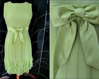 Green Silk Ruffled Dress / fits S / Mod style green dress / Vintage green dress / green ruffled dress