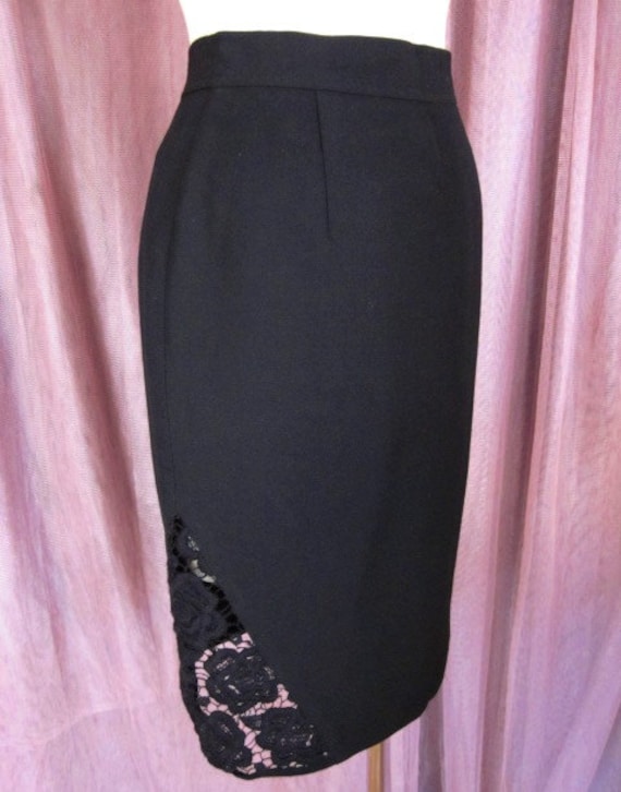 VALENTINO Vintage Skirt // Black Lace on Crepe //… - image 2