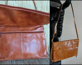 LIZARD Clutch to Crossbody / 80s lizard pattern leather Shoulder Bag / Vintage Lizard Envelope Clutch / Oversized Tan Lizard Bag