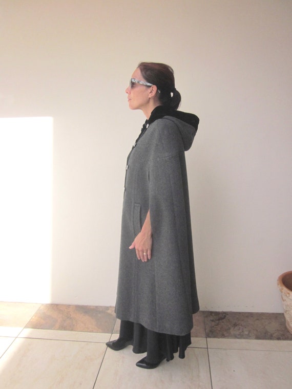 Victorian Inspired Vintage Wool and Velvet Cape /… - image 7