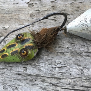 Antique 3 Fishing wood Lure - green spotted Fred Arbogast - Jitterbug