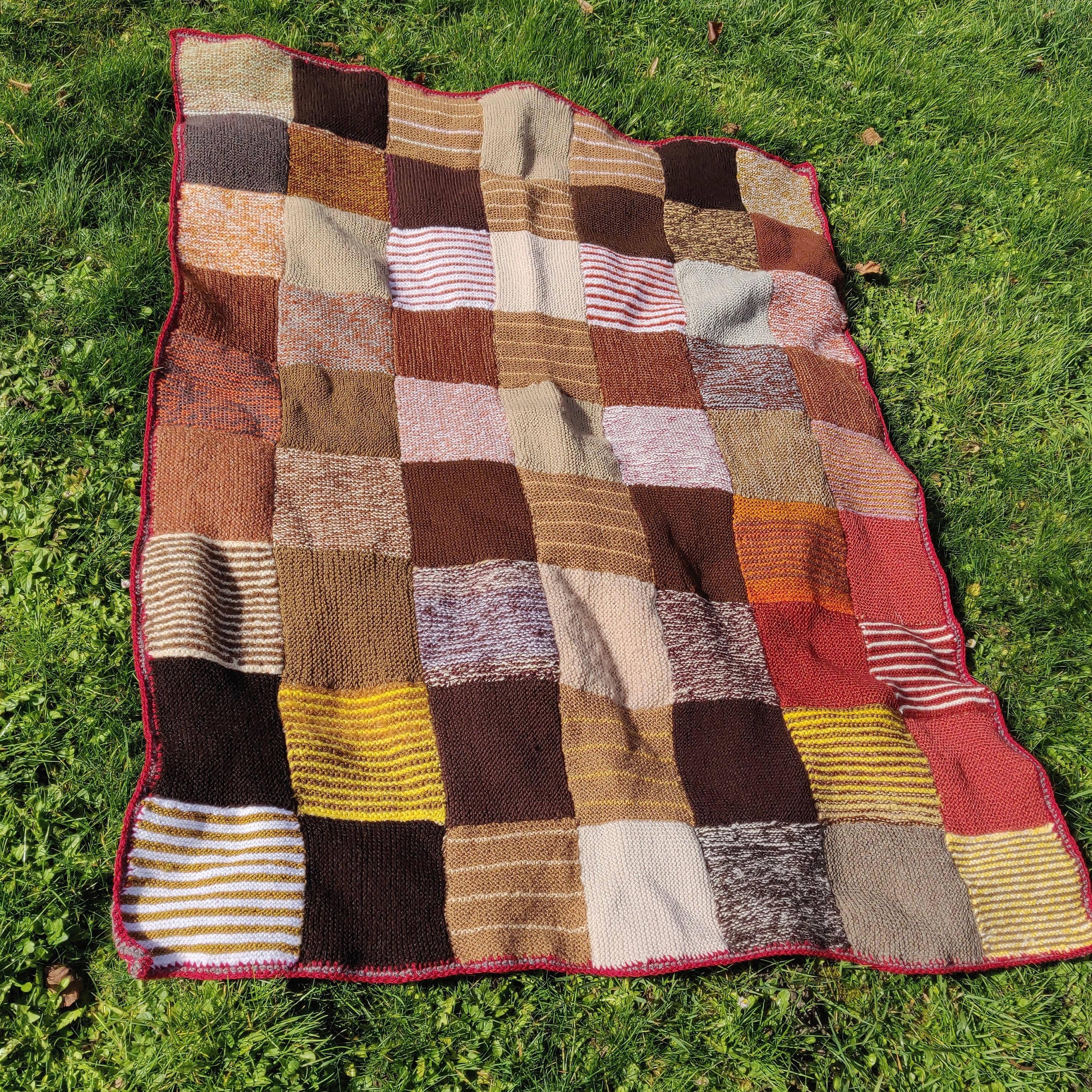 Couverture Tricot Vintage, Riga, Carrés Multicolores Au Point Mousse, Laines Unies ou Chinées, Bordu