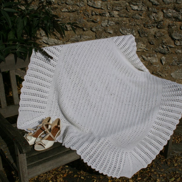 Neige : Plaid au crochet, fait main, blanc, parfait pour une mariée