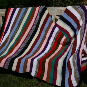 Miss: French vintage knitted blanket or covered, multicolored stripes, warm and cosy.