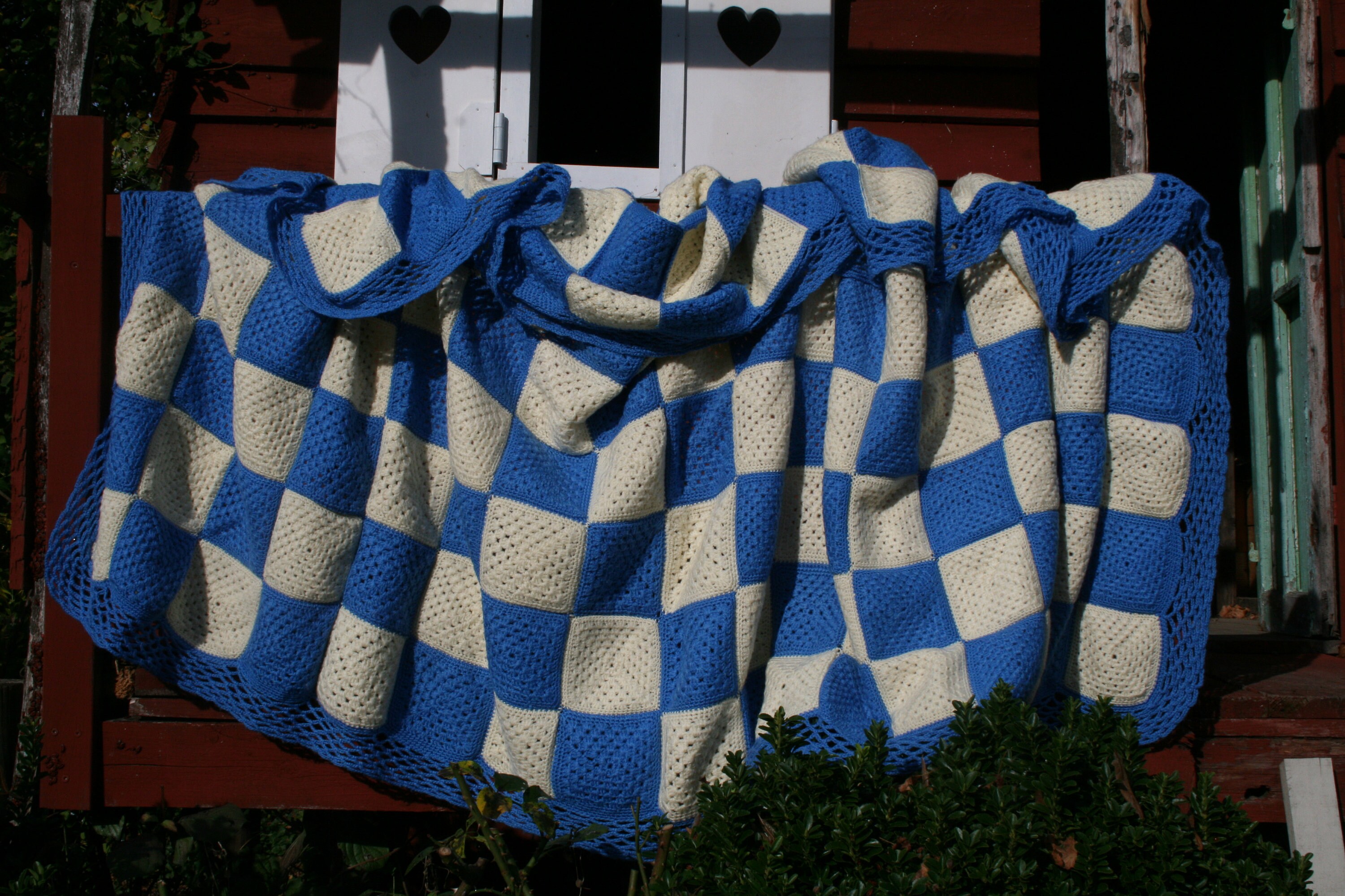 Couverture Vintage État Neuf, Au Crochet Faite Main, Pervenche, Pure Laine Bleu Pervenche et Écru, B