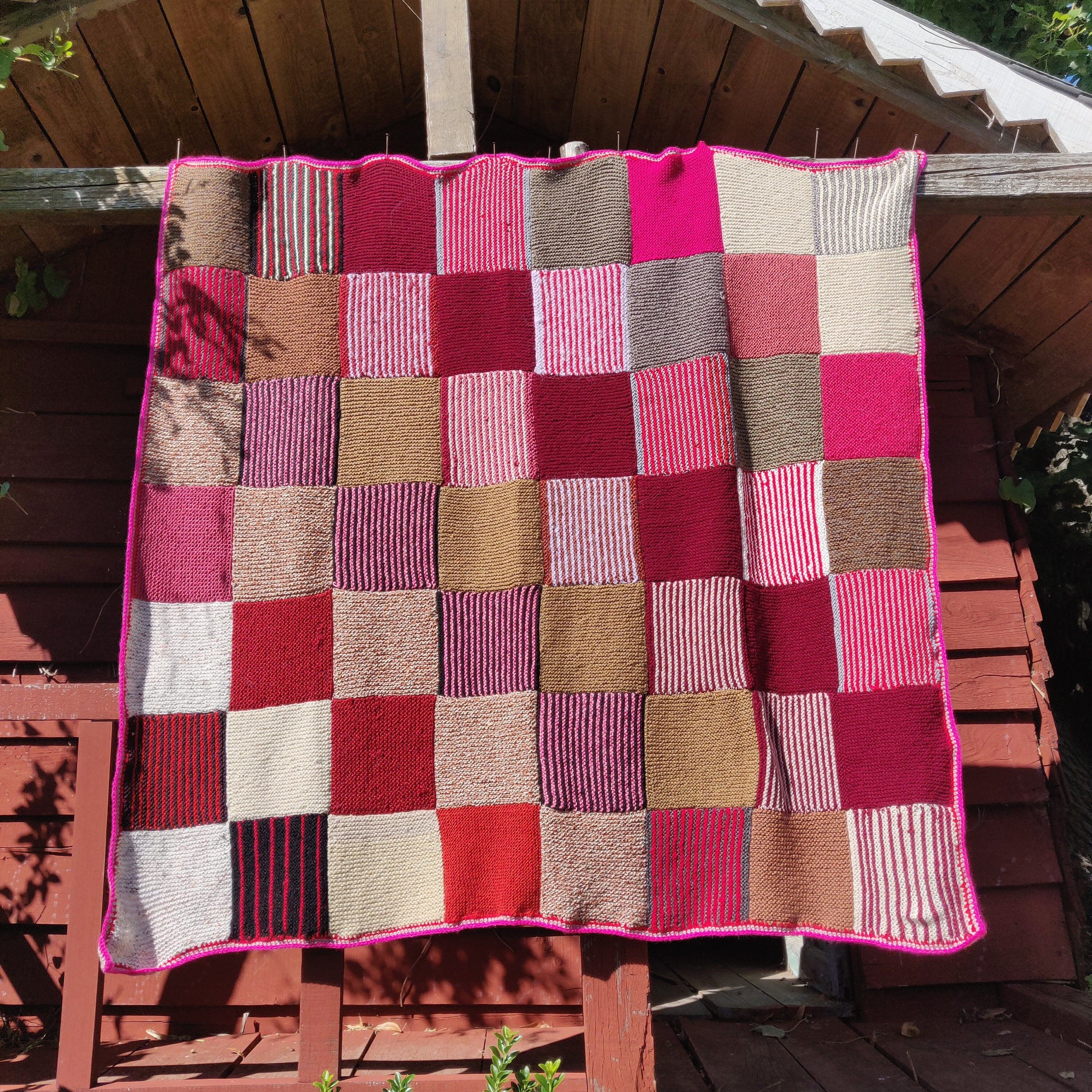 Couverture Tricot Vintage, Aubepine, Carrés Multicolores Au Point Mousse, Rayés ou Unis, Bordure Ros