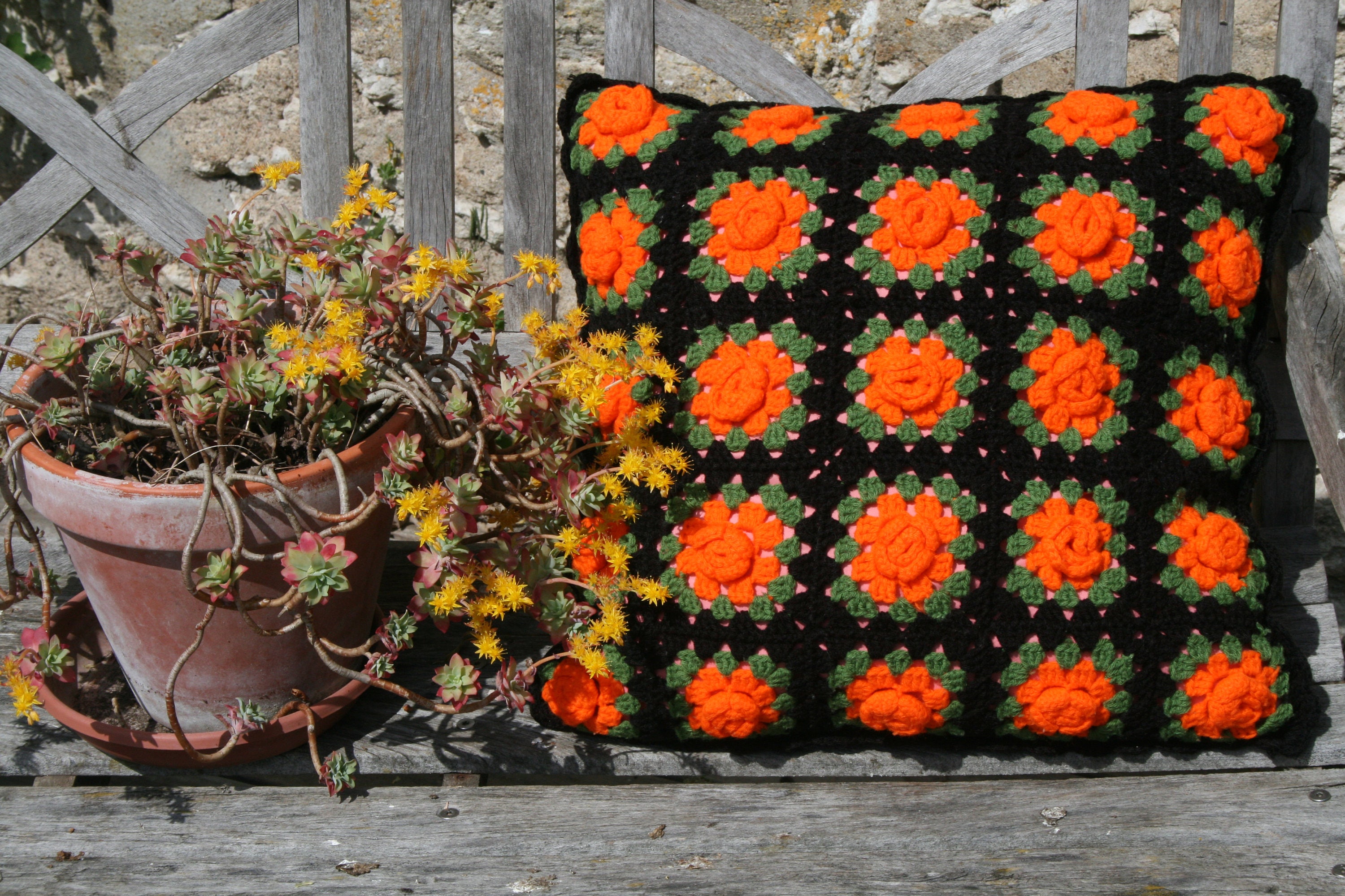 Tangerine Gros Coussin Vintage, Carrés Granny, Fleurs Au Crochet Orange, Face Arrière Carré Grannny,