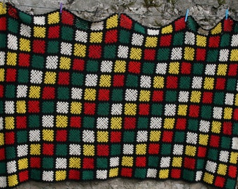 Jamaique: Large french handmade vintage blanket, red, green, yellow and ecru squares, black edges.