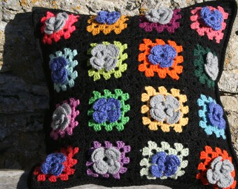 Penelope : Granny square new pillow, wool granny squares with crocheted flowers, cotton fabric, new pillow inside