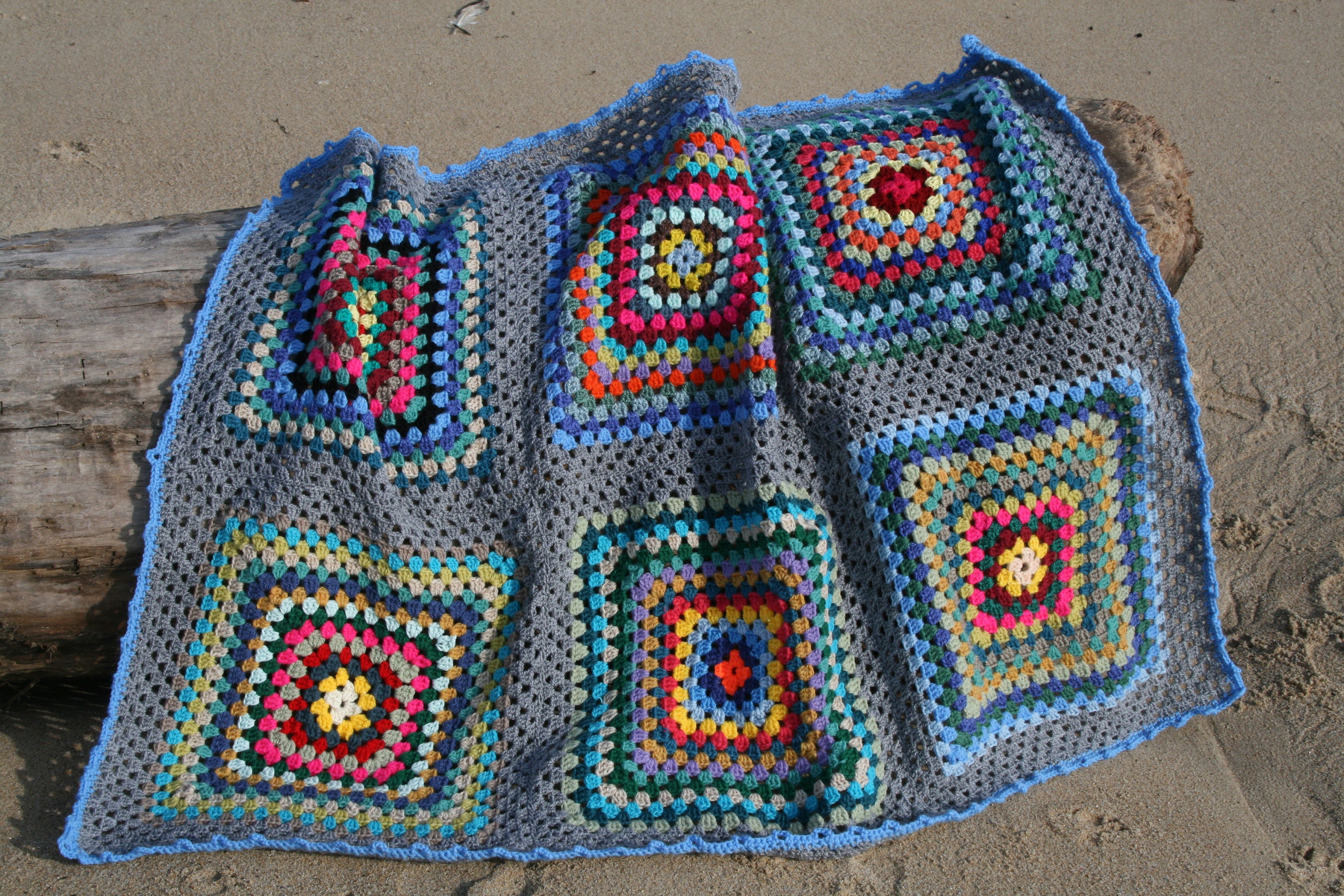 Plaid Bébé Neuf, ou Petite Couverture, Arthur, Crocheté Main, 6 Grands Carrés Granny Multicolores Cr