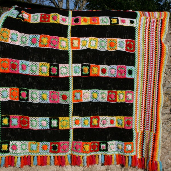 Tango : One of a kind french vintage boho afghan, crocheted flowers, fringed, multicolored