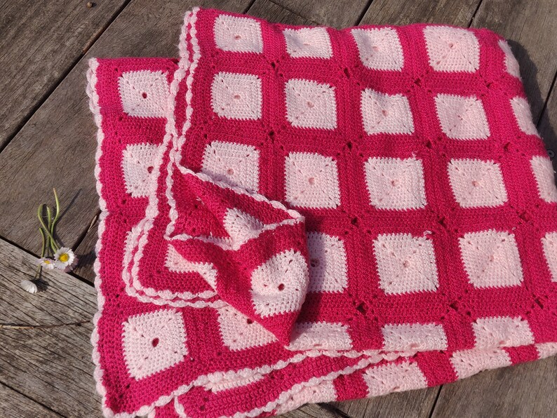 knit and crochet perfect condition bicolor granny squares BLUSH Lovely french vintage afghan blanket pink and white