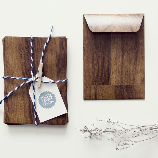 Paper bag with wood look (medium)