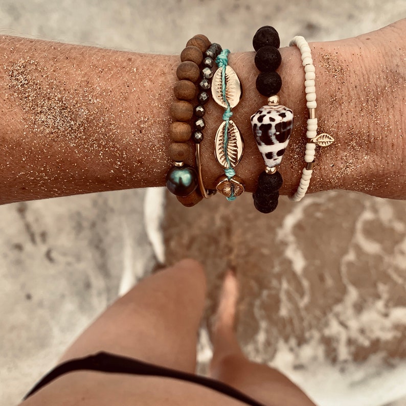 Tahitian Pearl sandalwood, Hawaii jewelry, pearl bracelet, bridal jewelry, black pearls, handmade jewelry, sandalwood, lava, stretchy bracelet, Hebrew shell