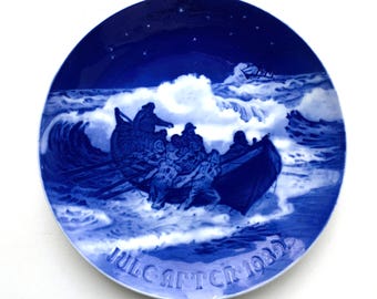1932 Bing & Grondahl Christmas Plate;  Men Pulling Boat to Shore; Made in Denmark; Mint