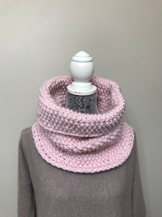 Pale pink chunky cowl Gift for Mom Chunky neck warmer Wife Sister Chunky hand knit scarf Women knit cowl Blush pink cowl