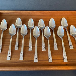 Vintage Oneida Coronation Silver Plated Spoons, Hampton Court Cutlery, Set of Twelve