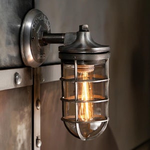 Vintage-style porch Light fixture - Metal Cage - Wall Sconce - Outdoor Lighting