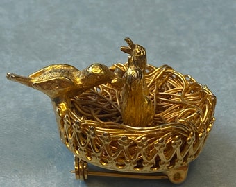 Wire Bird Nest Brooch In Crown Signed Jeanne Costume Wire Jewelry Momma Feeding Baby Birds