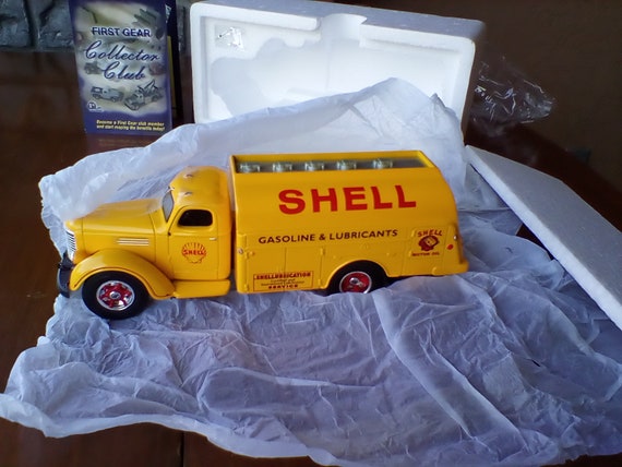 First Gear Die Cast Metal Shell Tanker Truck 1 34 Scale Original