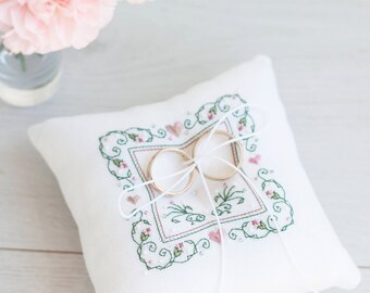 Ring bearer pillow - Ring pillow - wedding pillow -  Embroidered white ring pillow