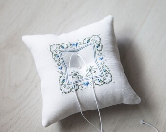 Ring bearer pillow, White blue flower Ring pillow - wedding pillow -  Embroidered white ring pillow