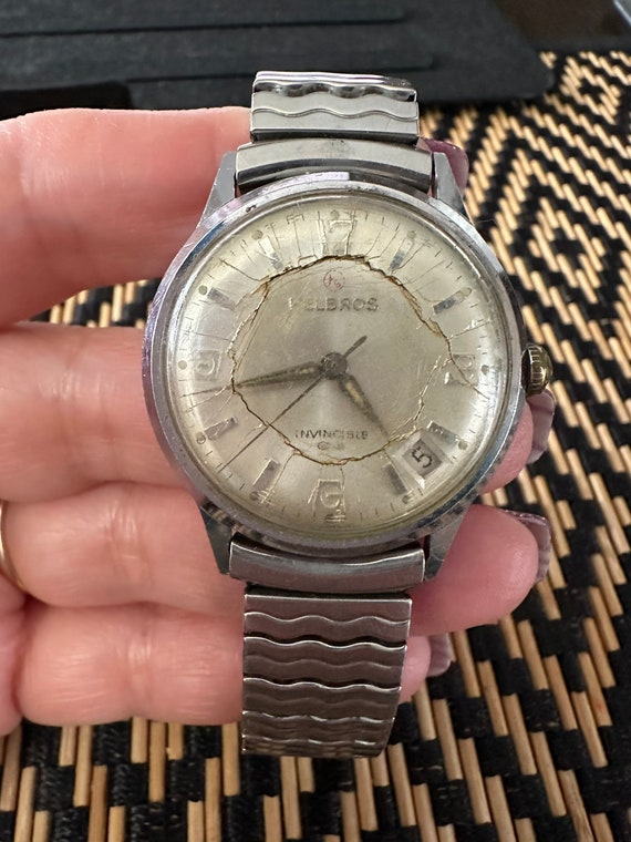 Vintage Men's Helbros Invincible mechanical watch keep time