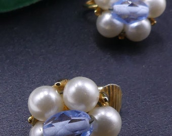 Vintage signed Newhouse gold tone & faux pearl light blue bead clip earrings  17