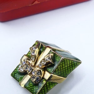 Vintage gold tone enamel rhinestone Christmas gift box pin brooch