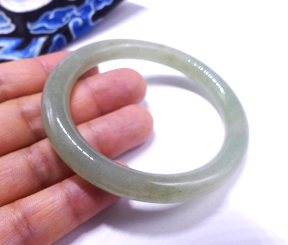 Vintage Chinese light green jade bangle - image 1