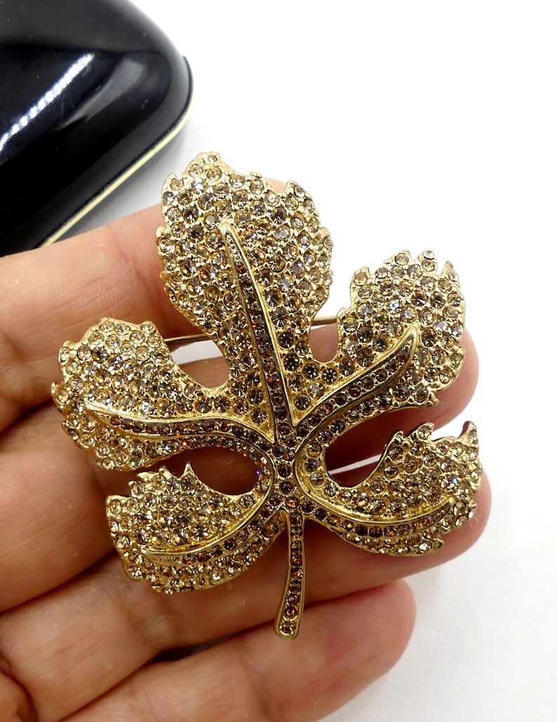 Vintage Carolee lee gold tone leaf w rhinestone brooch pendant