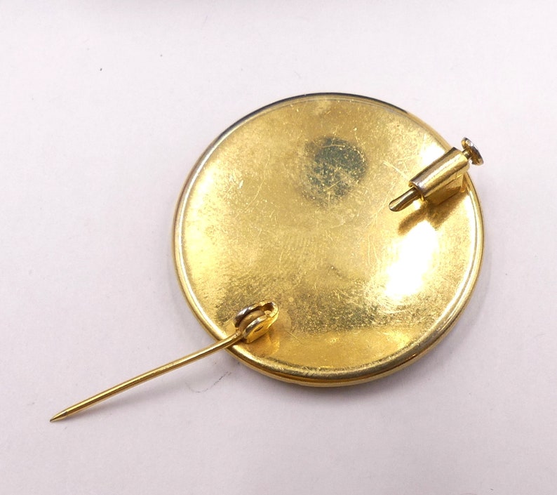 Vintage round damascene gold tone pinbrooch