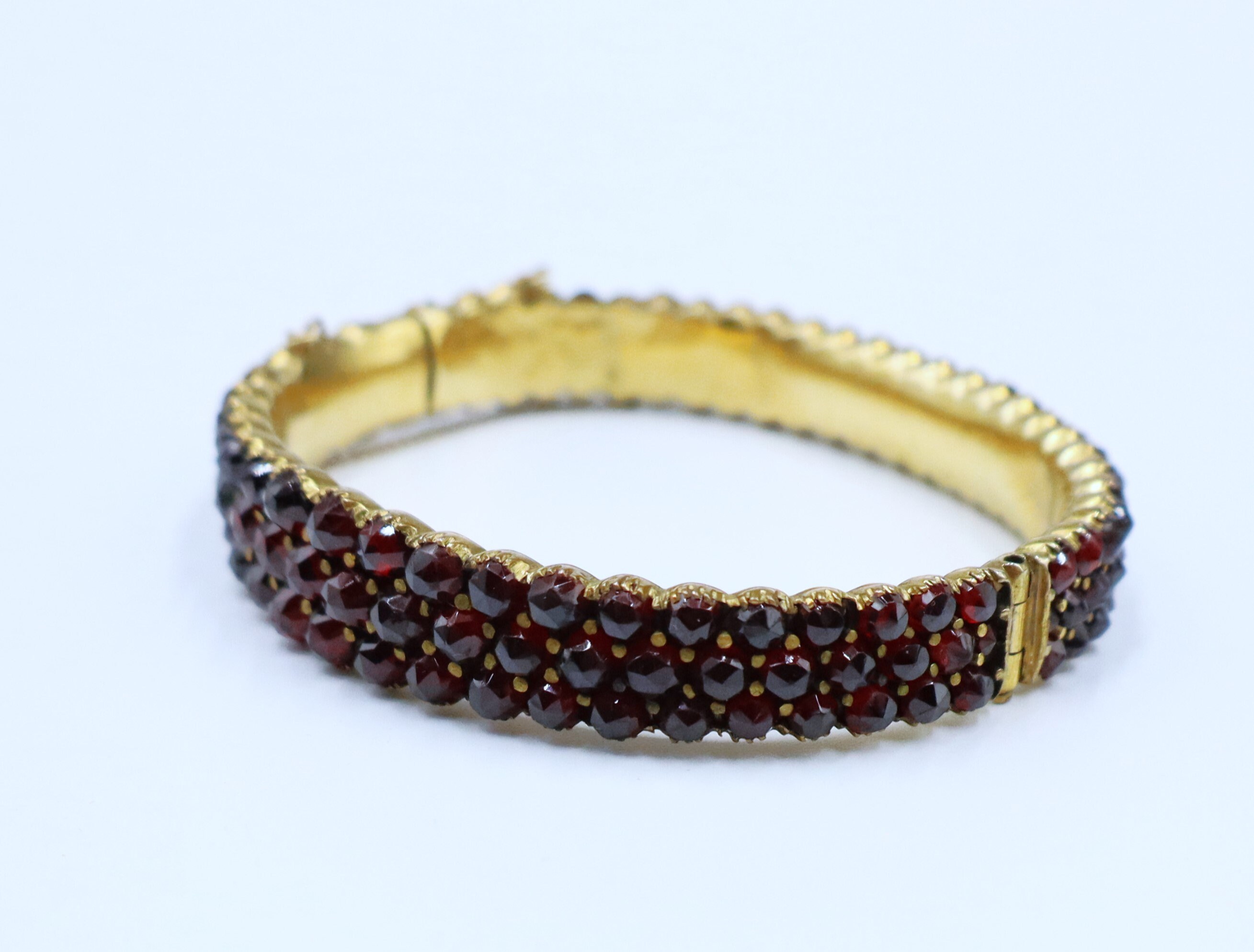 アンティークビクトリア朝の金メッキボヘミアンガーネットバングル（B