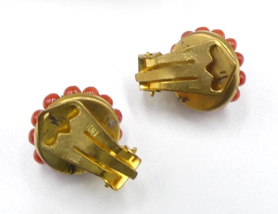 Vintage brass natural coral beads clip earrings - image 4