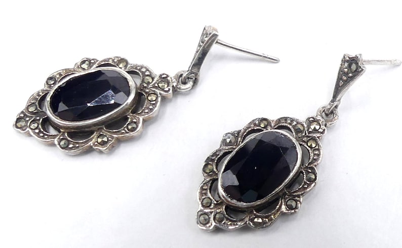 Vintage marked 925 marcasite /& faceted onyx post earrings