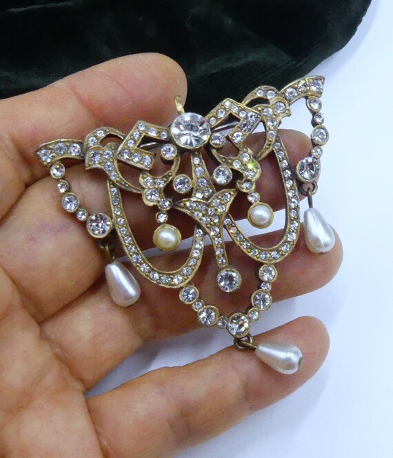 Vintage Signed Cadoro Gold Tone Faux Pearl Imperial Style Pendant
