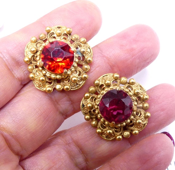 Vintage 40's gold tone & red rhinestone clip earr… - image 5