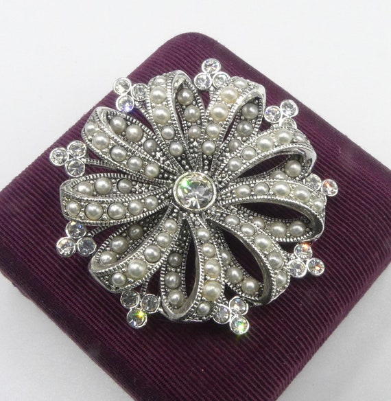 Vintage Marked Lc Silver Tone Faux Pearl Clear Rhinestone