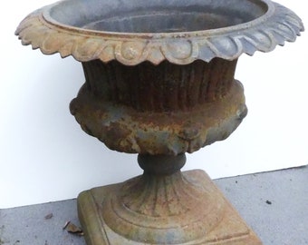 Antique large French style cost iron planter color grey black 19”1/2 tall
