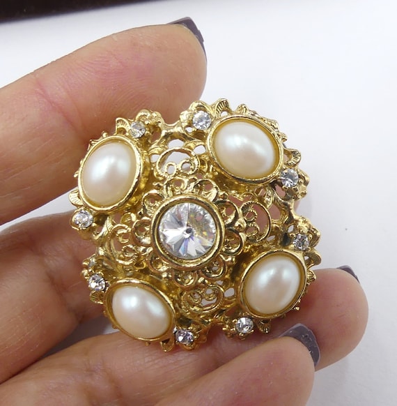 Vintage signed Avante gold tone faux pearl and rhi